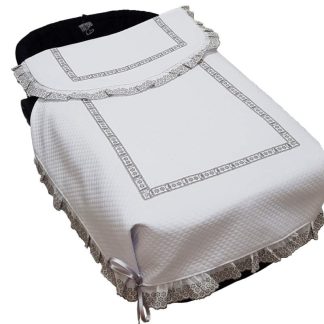Colcha universal de capazo en piqué roselló blanco con puntillas en gris