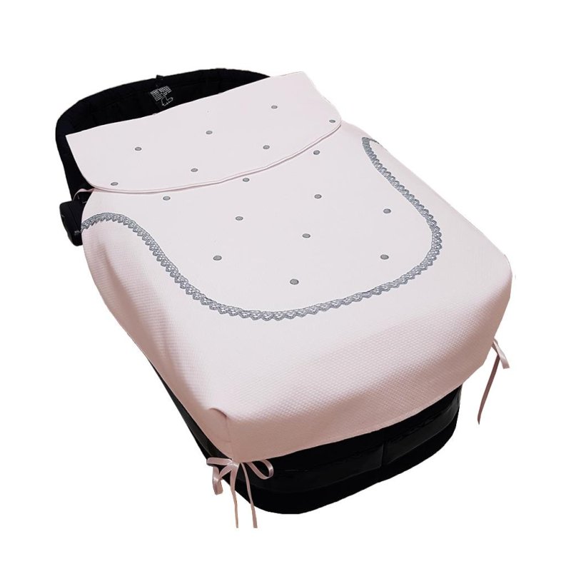 Saco de capazo con colcha piqué rosa con puntilla y bordado de bodoques en gris