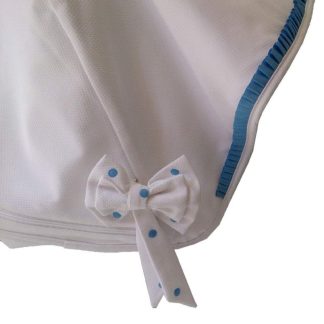 Capota extensible silla Camaleon3 con lazos en piqué blanco con volante en petróleo